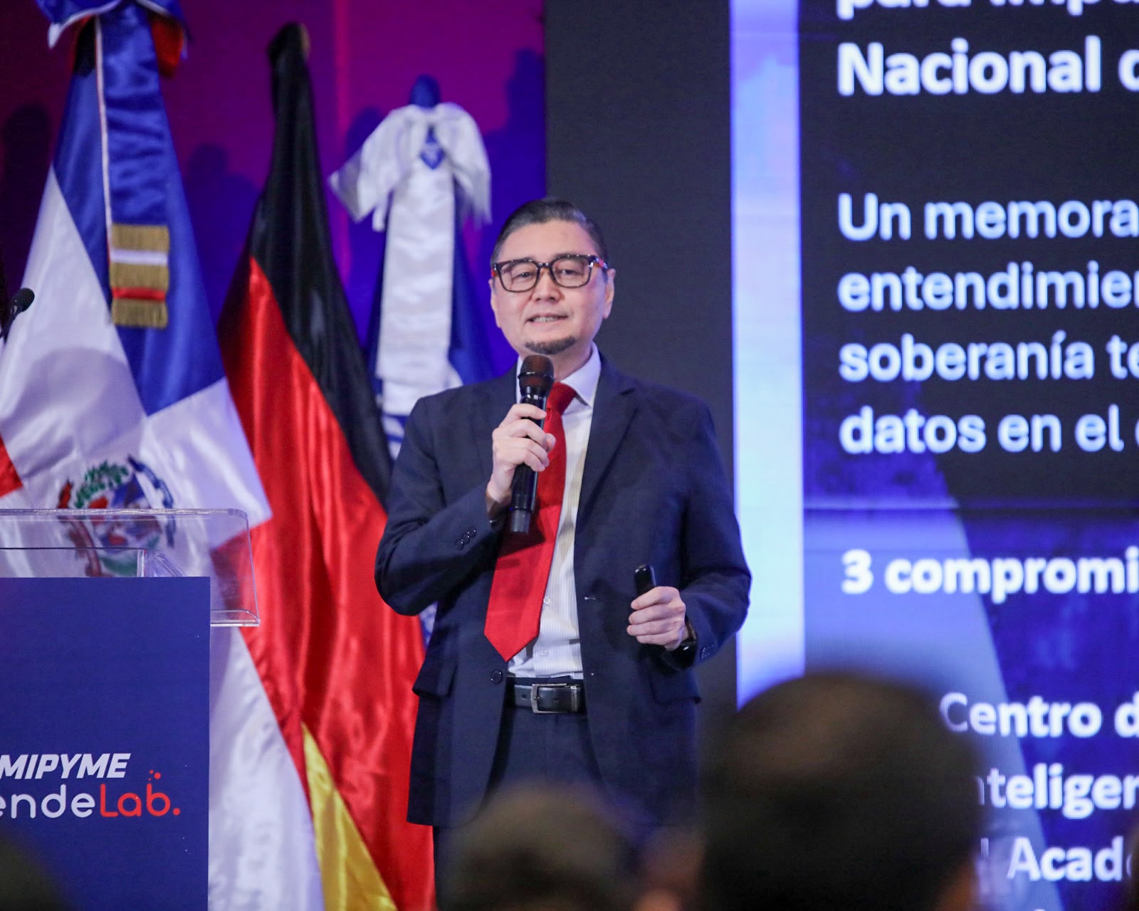 Mite Nishio resalta oportunidades de inteligencia artificial para emprendedores en EmprendeLab 2026